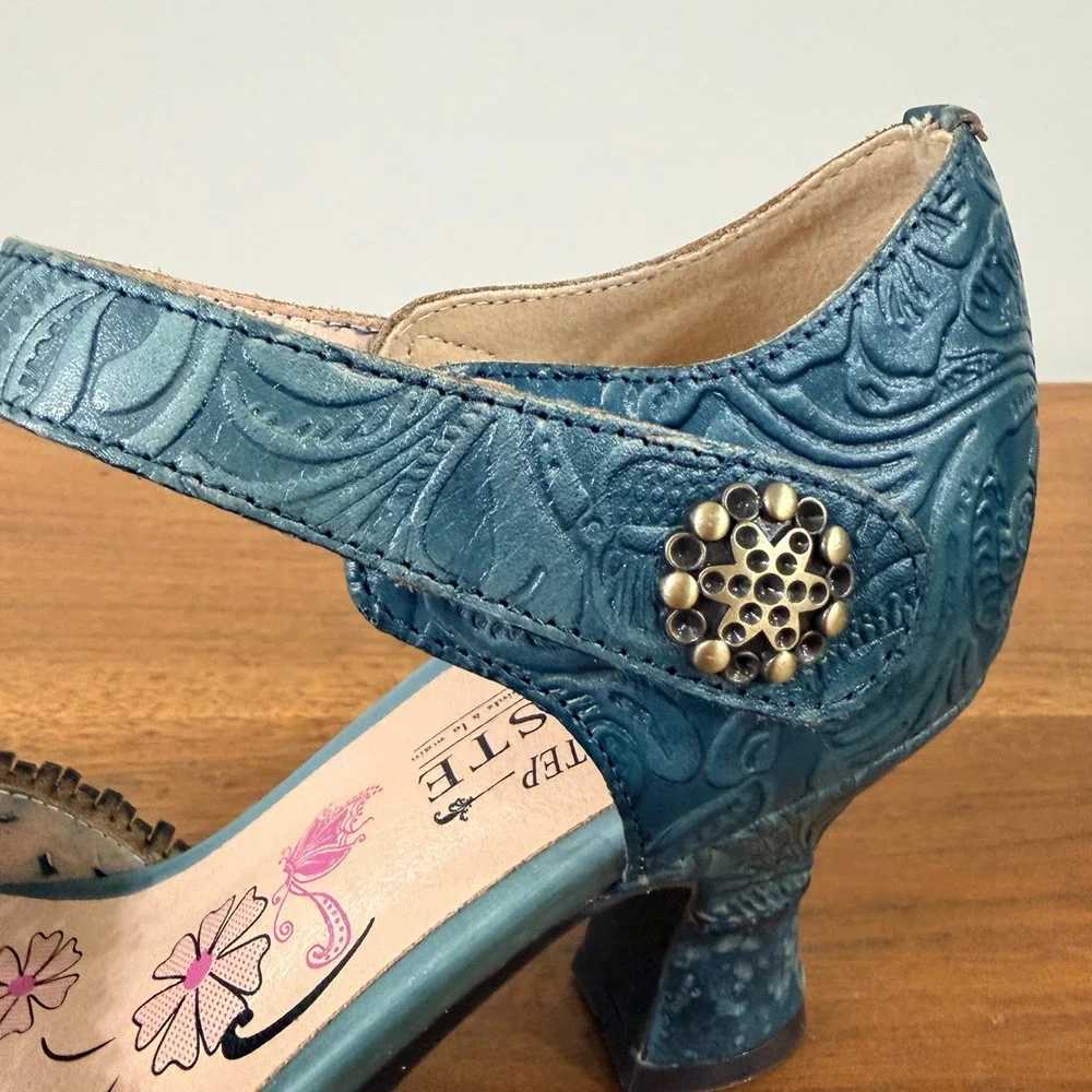 Spring Step LArtiste Visionary-Blu Teal Leather Floral Cutout Mary Jane Heels 39